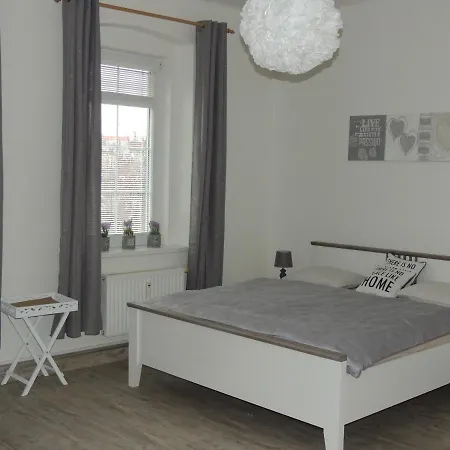 Apartamento černý Tulipán - 4 *