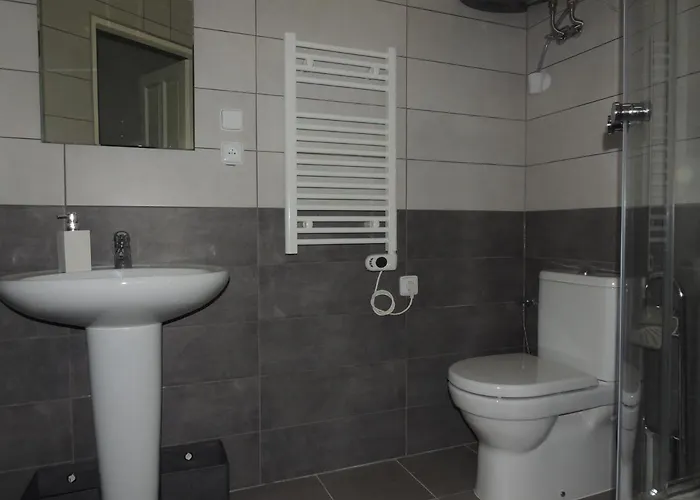 Cerny Tulipan - 4 アパート